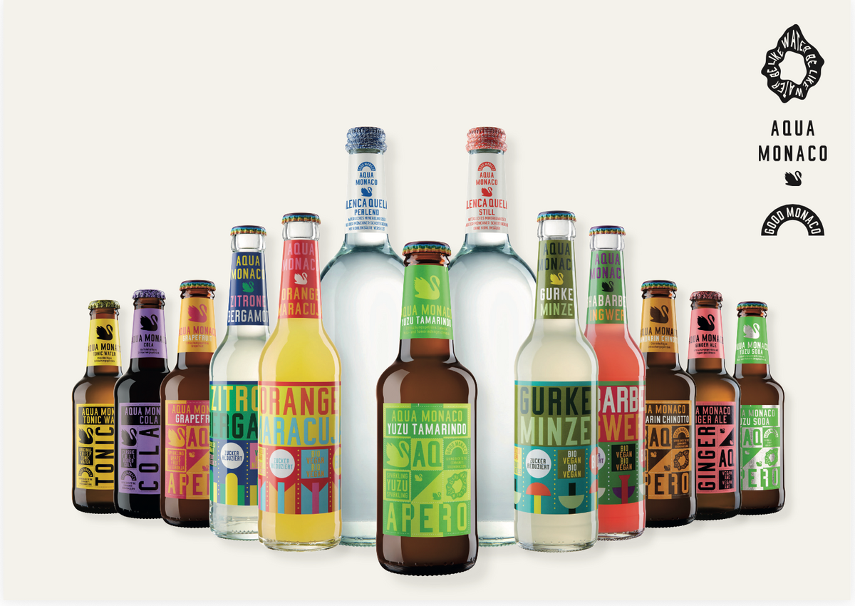 Das Aqua-Monaco-Sortiment: Mineralwasser, Bio-Limonaden und Mixer in Glasflaschen